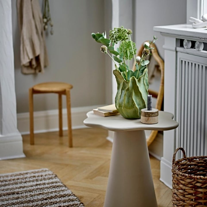 Soller side table