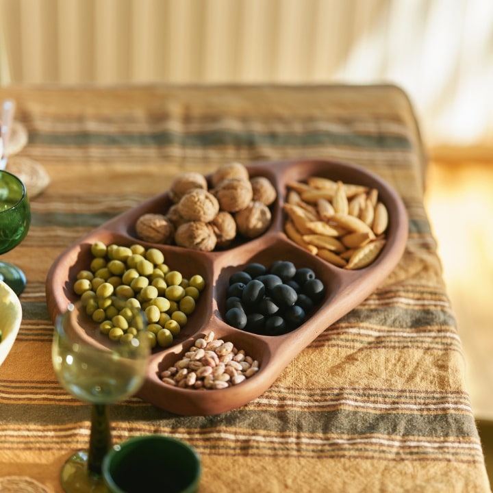 Planche d'apéritifs en acacia
